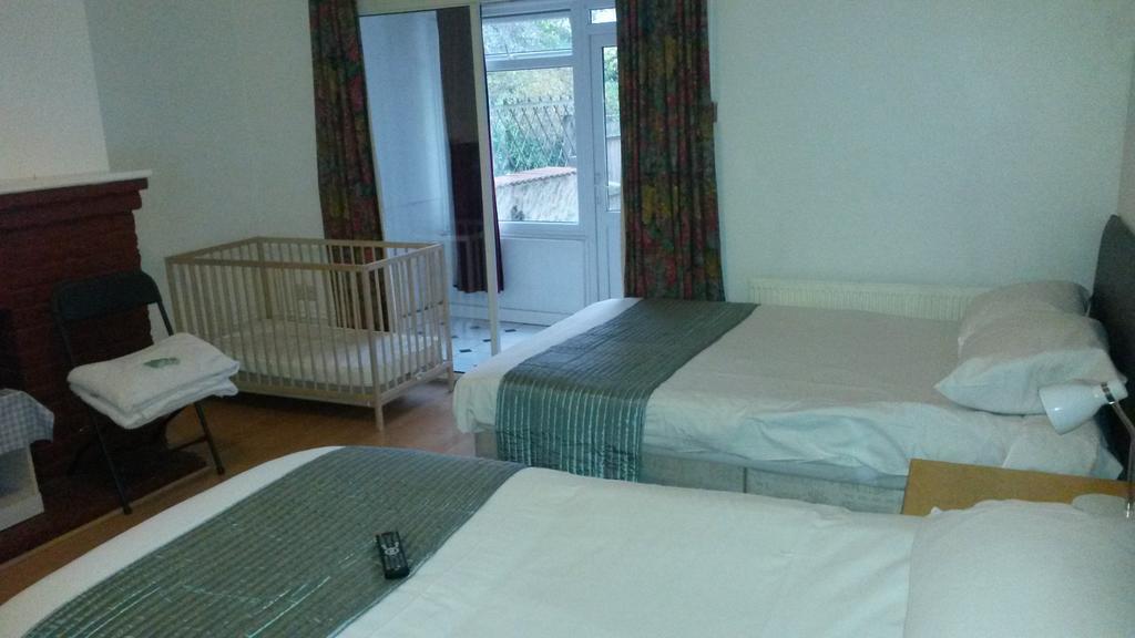 Cedars House Hotel Croydon Room photo